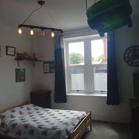 Quirky Large Victorian House With Private Parking * Bristol