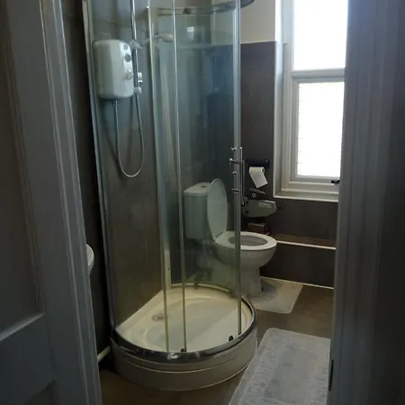 Quirky Large Victorian House With Private Parking * Bristol