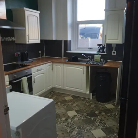 Quirky Large Victorian House With Private Parking Bristol