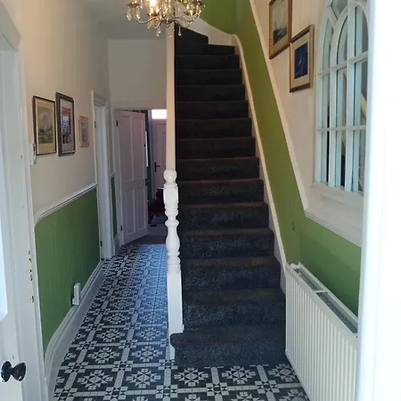 Quirky Large Victorian House With Private Parking Бристоль