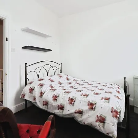 Quirky Large Victorian House With Private Parking Ferienhaus Bristol