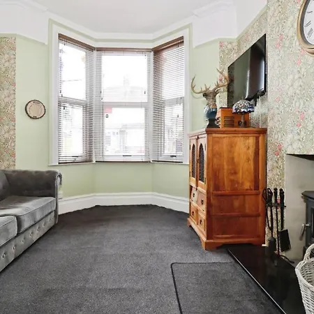 Quirky Large Victorian House With Private Parking Bristol