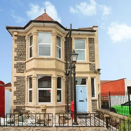 Quirky Large Victorian House With Private Parking Ferienhaus *